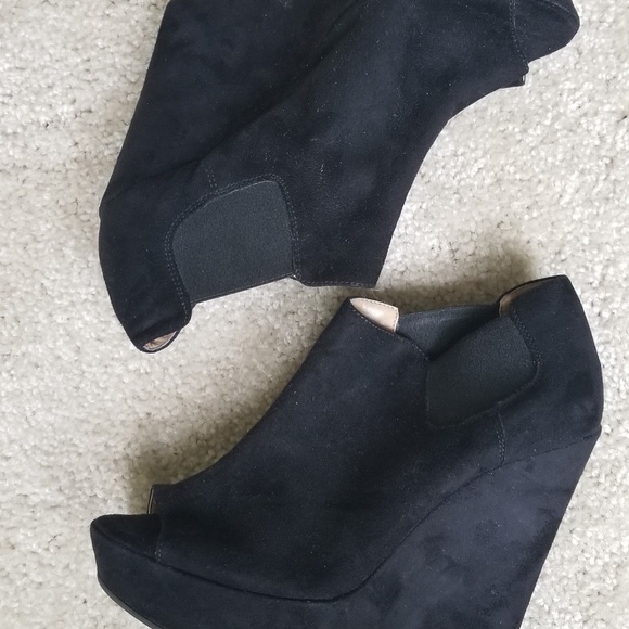 Dee Keller Shoes - Dee Keller Black Suede Wedges